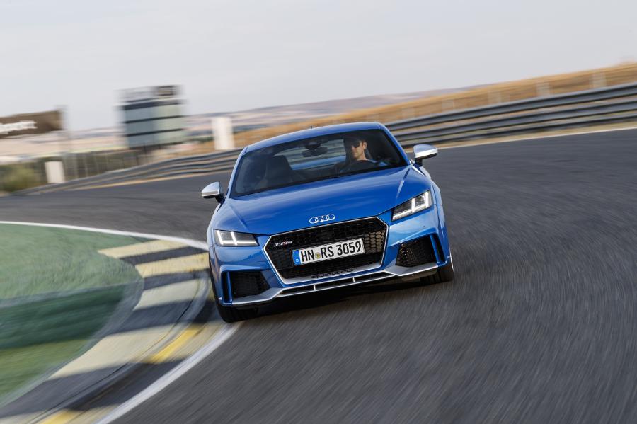  Audi TT RS Coupe (8S) 2016 года  (WW) (фото 9 из 57)
